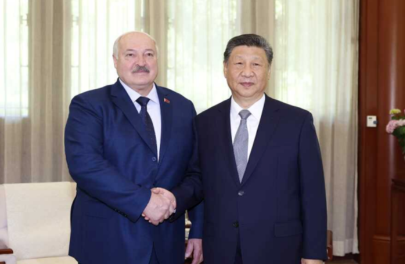 习近平会见白俄罗斯总统卢卡申科