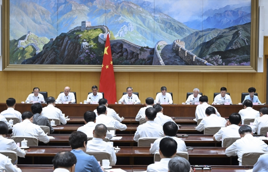 李强主持召开国务院第九次全体会议强调：巩固拓展经济回升向好势头 努力完成全年经济社会发展目标任务