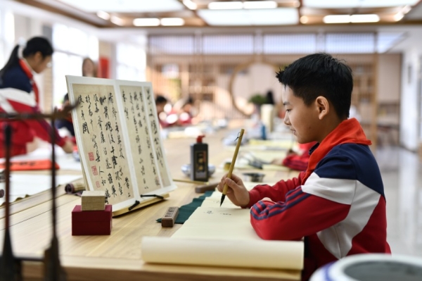 唐山市路北区将学生行为规范教育融入学校管理各环节。郑丽娜摄